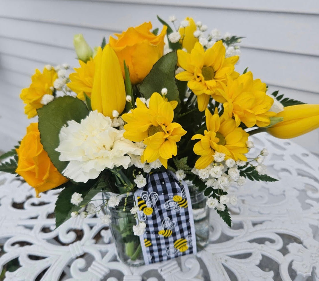 Bee nice to Mom Bouquet